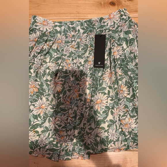 LULU’S COUNT THE PETALS GREEN FLORAL PRINT PLEATED MINI SKIRT - Picture 4 of 6